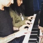 Sunny Leone Instagram - Piano lessons with @dirrty99!! #SunnyLeone