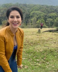 Sunny Leone Instagram - So proud to be #AnimalCrueltyFree 🐰🐘 on sets of #SheroTheMovie . . . @ikigai_motion_pictures @shero_movie_official Written & directed by @sreejithvijayanofficial Produced by @ansari_nextel and @ravikiran_vb #Shero #SheroMovie #Tamil #Hindi #Telugu #Malayalam #kannada #Ikigai_Motion_Pictures #Shero_Movie_official India