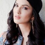 Sunny Leone Instagram - Few more pics before bed @kavs1977 @kavitalakhaniofficial Assisted by @anjalisinghshekhawat_ Hair & makeup & photos by @tomasmoucka