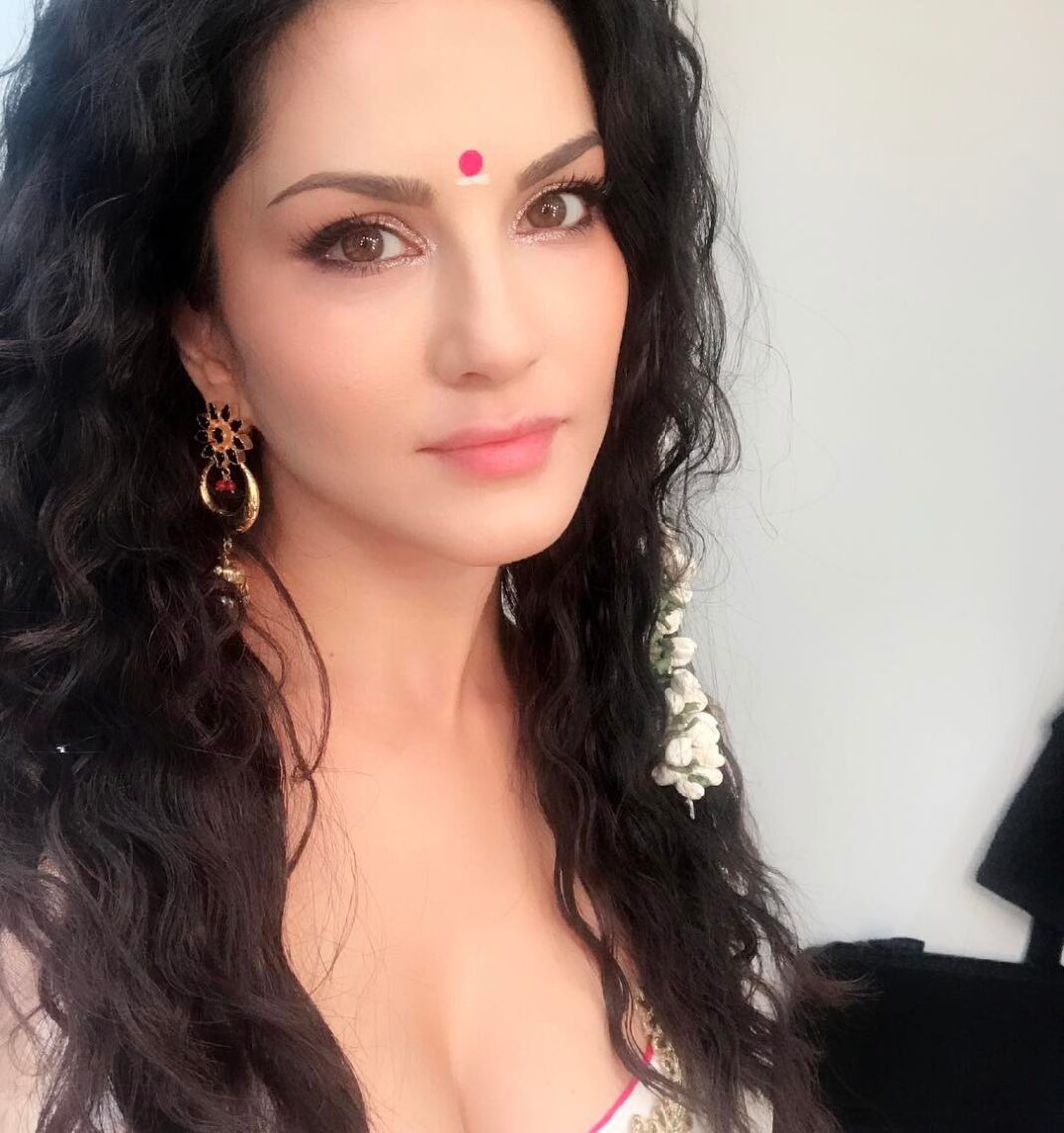 Sunny Leone Instagram - Time to shoot :)