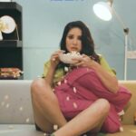 Sunny Leone Instagram - Exposing all the #HorrorMovie Fans 🤣 . . Loved shooting this campaign in collaboration with @mtvsplitsvilla and @instagram . . #MyMTVReel @mtvindia @mtvsplitsvilla . . Outfit @houseofher.store styled by @hitendrakapopara Assisted by @sameerkatariya92 intern @tanyakalraaa HMU @richie_muah @arbazshaikh6210