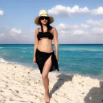 Sunny Leone Instagram - Tan tan tan!!! Yay! Love the sun here! cancun Mexico!!