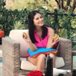 Sunny Leone Instagram - Samosa time!! Hehe shooting...only took one bit but it was yummy. The ladoos that were there...hmmm...that was a different story :) yum yum!!