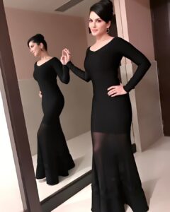 Sunny Leone Instagram - Simple elegant gown by @sanaakhanfashion accepted my first award in Bollywood tonight!!