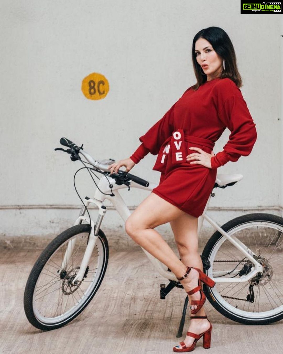 Sunny Leone Instagram - When it's finally crossed ₹100...you gotta take care of your health!! #Cycling is the new #GLAM 🚴♀️⛽️ . . . Outfit @sunandiniofficial accessories @hm shoes @fleurfusion Styled by @hitendrakapopara Assisted by @sameerkatariya92 HMU @jeetihairstylist @tomasmocka Mumbai, Maharashtra