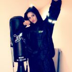 Sunny Leone Instagram – Time to sweat it out in my sweat suit!!