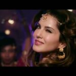 Sunny Leone Instagram - So exciting!! @RaeesTheFilm @iamsrk @excelmovies @RedChilliesEnt #RaeesTrailer bit.ly/Raees_Trailer