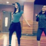 Sunny Leone Instagram - Adding blockbuster choli to my show performances!! Thanks @surbhi.ritu for your patience! Teaching me!! Xoxo