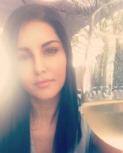 Sunny Leone Instagram - Santa Monica brunch and shopping!