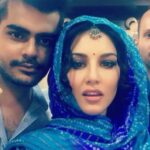Sunny Leone Instagram – Yum Pani Puri time!! @tomasmoucka @hitendrakapopara @prabhakar_a_yedle Anshool!