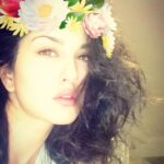 Sunny Leone Instagram – I love flowers!!
