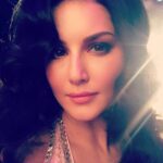 Sunny Leone Instagram - Love my hair and make up today. Thanks @tomasmoucka