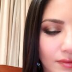 Sunny Leone Instagram – Bronze smokey eye and soft pink lip! @tomasmoucka your awesome!