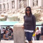 Sunny Leone Instagram - Trevi fountain!! First stop!! Made my wish....