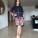 Sunny Leone Instagram – Thanks @archanakochharofficial for always letting me invade your closet! Lol such a comfy dress for promotions! Styled by @hitendrakapopara