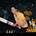 Sunny Leone Instagram - Good thing I'm not playing!! Lol but it was fun! @chennaiswaggersofficial