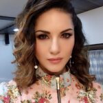 Sunny Leone Instagram - On set of Masti Zaade promotions!