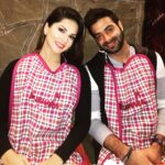 Sunny Leone Instagram – Got our bibs on and ready to grub with the famous Sunny Rajani!! Lol