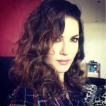 Sunny Leone Instagram – No heat messy curly day :)