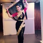 Sunny Leone Instagram – Right before my performance for imffa :)