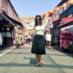 Sunny Leone Instagram – China town Singapore!