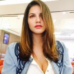 Sunny Leone Instagram - Bored! Flight is delayed!