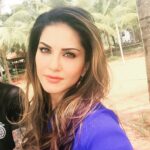 Sunny Leone Instagram - Hanging on set!!