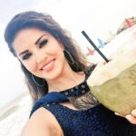 Sunny Leone Instagram - Coconut water is the best in the heat!!