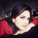 Sunny Leone Instagram - I think I'm gonna pass out on the couch before dinner. So sleepy