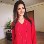 Sunny Leone Instagram - Thanks Jas & Pal for my necklace http://shop.jasandpal.com/Crystal-Treasure-Long-Strand-Pearl-Necklace-Crystal-Tr-Long-Strand-Pearl-Ne.htm