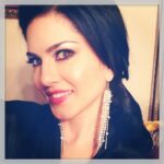 Sunny Leone Instagram – Bored on set. Lol