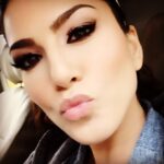 Sunny Leone Instagram - Big kisses to everyone