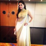 Sunny Leone Instagram - Tonight wearing rohhit verma collection.