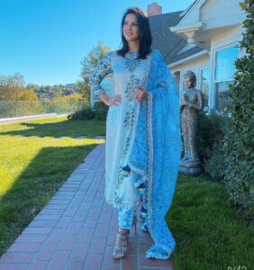 Sunny Leone Instagram - Happy Diwali Everyone!! I hope you all had a great one. 

I felt so nice today wearing this by @maayera_jaipur 

Styled by @hitendrakapopara and assisted by @sameerkatariya92