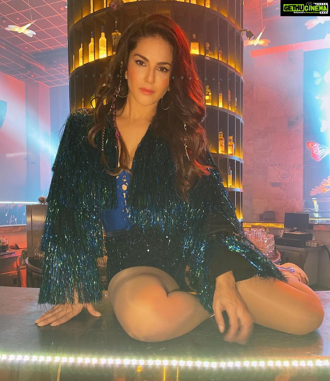 Sunny Leone Instagram - Work mode!! Bollywood glamour is back in my life!! Phew!!!