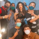 Sunny Leone Instagram - Rise and shine...time to get back to work during a pandemic! Lovely... no stress at all... 🙊🙈🙊🙈 But happy to see my team! @sunnyrajani @jeetihairtstylist @kin_vanity @imraj_gupta and @sameerkatariya92 ! @hitendrakapopara missed the photo :(