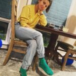 Sunny Leone Instagram - Super cold in LA now!! The fuzzy green socks are out! Lol Los Angeles, California