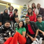 Sunny Leone Instagram - Merry Christmas everyone. @jeetihairtstylist @dirrty99 @sunnyrajani @hitendrakapopara @rohitkverma @caleebh @anishadixit great time with friends and family!!