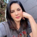 Sunny Leone Instagram – Lunch date! Catching up on world drama!
