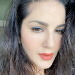 Sunny Leone Instagram - @starstruckbysl arctic blue eye liner and caramellow lipstick... I think it’s a good combo.. you?