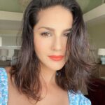 Sunny Leone Instagram - Love this look?? 😍 . . This is what I used by @starstruckbysl #Caramello 💄 #ArticBlue Eye Liner #StellarEyes Volumizing Mascara #HydratingPrimer #HDPowder . . . Available on www.suncitystore.com . . #SunnyLeone #MadeInIndia 🇮🇳 #crueltyfreemakeup #crueltyfree #makeupartist #makeup #luxurymakeup Los Angeles, California