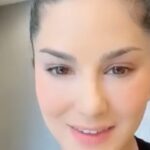 Sunny Leone Instagram - Makeup foundation Tips by @SunnyLeone Products available on www.suncitystore.com 💋 💄