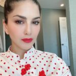 Sunny Leone Instagram - #AnniversaryEdition - #Coralicious Lip shade now available at flat 40% OFF only on www.suncitystore.com . . Offer valid till stocks last! #SunnyLeone #fashion #cosmetics #MadeInIndia #luxury #luxurylifestyle #luxurymakeup #Glam Los Angeles, California