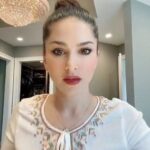 Sunny Leone Instagram - Love this #Cinnamon shade by @starstruckbysl 💋 💄 #SunnyLeone #fashion #cosmetics #MadeInIndia #luxury #luxurymakeup #luxurylifestyle