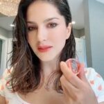 Sunny Leone Instagram - It's time to Shimmer with #Stardust by @starstruckbysl 💋 💄 . . . Now available at flat 40% OFF only on www.suncitystore.com and till stocks last #SunnyLeone #fashion #cosmetics #MadeInIndia #luxury #luxurymakeup #luxurylifestyle #Glam Los Angeles, California
