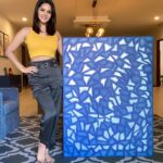 Sunny Leone Instagram - Finally done my lockdown piece of art. Has taken 40days to complete. It’s called “broken glass” sort of like our lives at the moment. Everything might feel shattered, but every piece is meant to be next to each other to be made whole again. So if we can work together we also will feel whole again and come back together. Love you all.