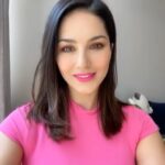 Sunny Leone Instagram - 🚨CONTEST ALERT 🚨 Want a chance to have a LIVE conversation with ME ? All you have to do is 1. Buy any @starstruckbysl products from www.suncitystore.com 2. Follow @starstruckbysl and @lockedupwithsunny 3. Your order number is your ticket number. 4. One Lucky winner gets chosen everyday who gets to come on LIVE with me! There is no limitations on number of entries in the raffle. Happy Shopping!! #SunnyLeone #LockedUpWithSunny #Contest Mumbai, Maharashtra