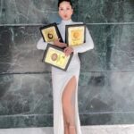 Sunny Leone Instagram – So happy and proud to get the honour of getting these awards at the 13th Annual Asia One Business and Social Forum with dignitaries from all over Asia! 
Women Empowerment award
40 under 40 most influential award 
@starstruckbysl fastest growing Indian brand award! 
Thank you! Thank you! Thank you!!