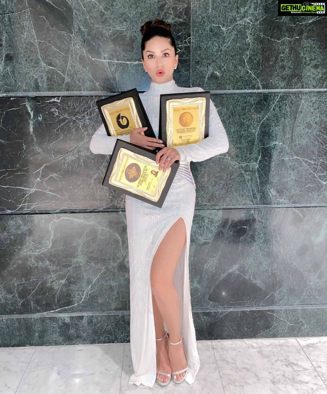Sunny Leone Instagram - So happy and proud to get the honour of getting these awards at the 13th Annual Asia One Business and Social Forum with dignitaries from all over Asia! Women Empowerment award 40 under 40 most influential award @starstruckbysl fastest growing Indian brand award! Thank you! Thank you! Thank you!!