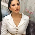 Sunny Leone Instagram - 💋💄😘 . . Lips: #SugarPlum by @starstruckbysl Outfit: @stylesplash_in Accessories: @hm Styled by @hitendrakapopara Assisted by @shiks_gupta25 @sameerkatariya92 HMU @devinanarangbeauty @jeetihairtstylist Sunny Leone